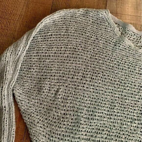 Billabong womens size medium oversized Crocheted oven weave crop top light blue - Picture 8 of 9